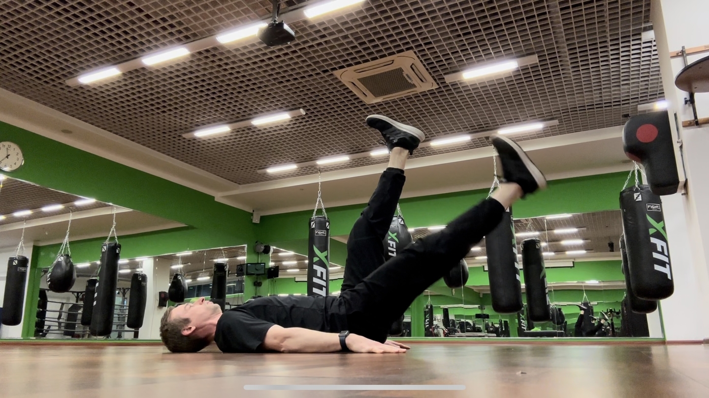 Эксцентрическое сгибание бедра лёжа на спине