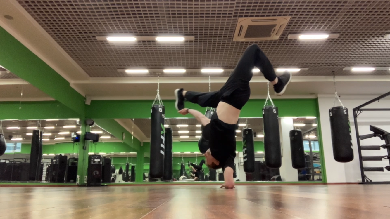 Elbow freeze (Фриз на локте, Forearm freeze)