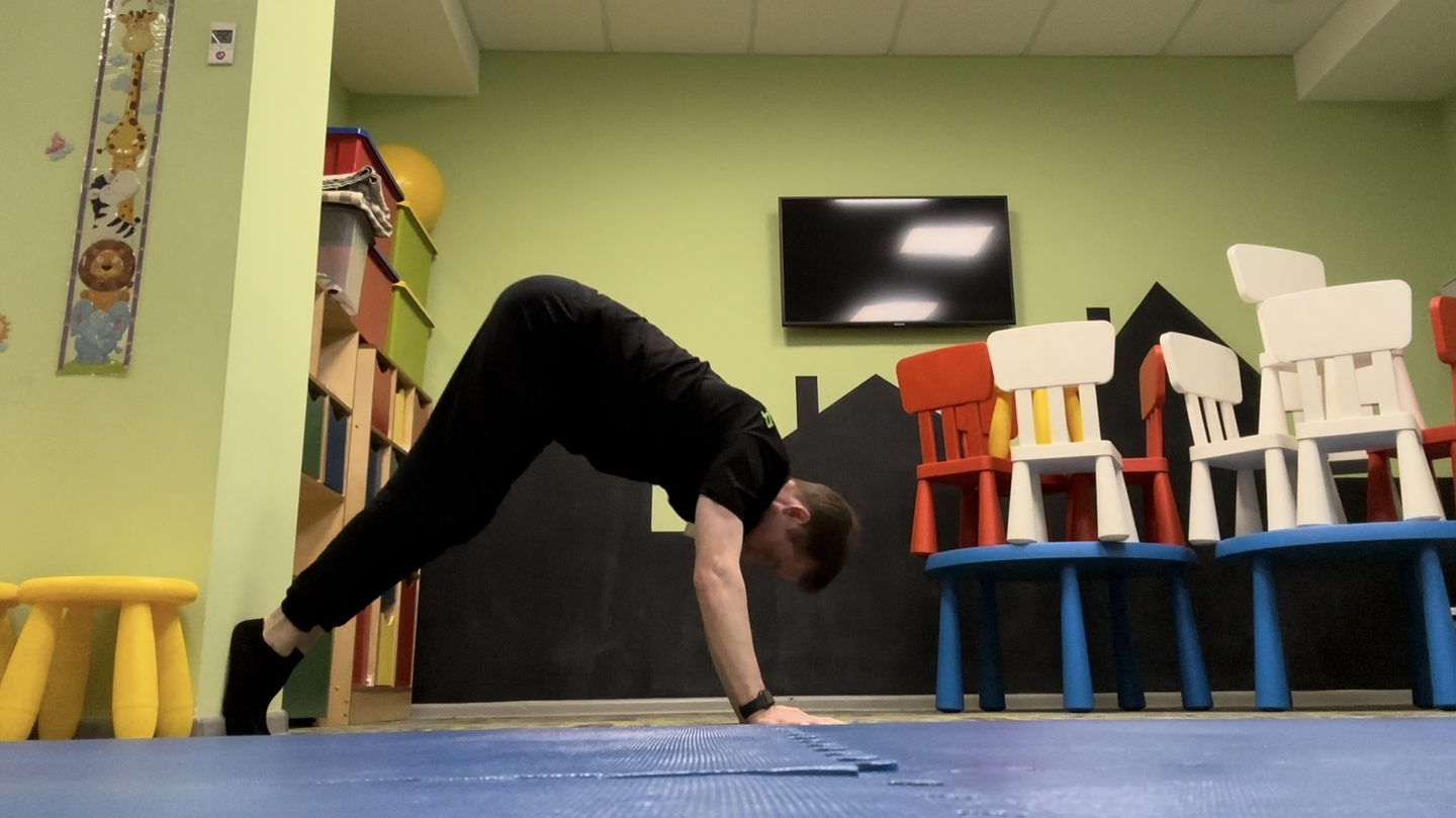 Отжимания 90 градусов с опорой на ноги (Feet supported 90DPU)