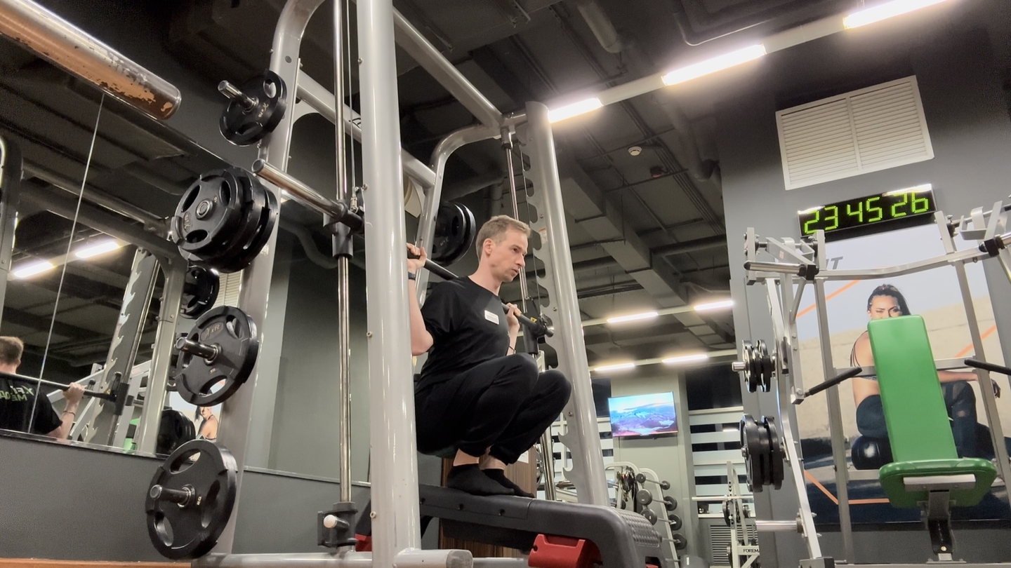 Полные приседания в машине Смита