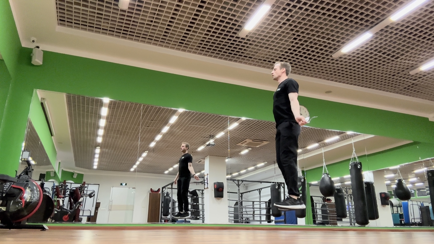 Прыжки на скакалке (single-unders) // Двойные прыжки (double-unders)