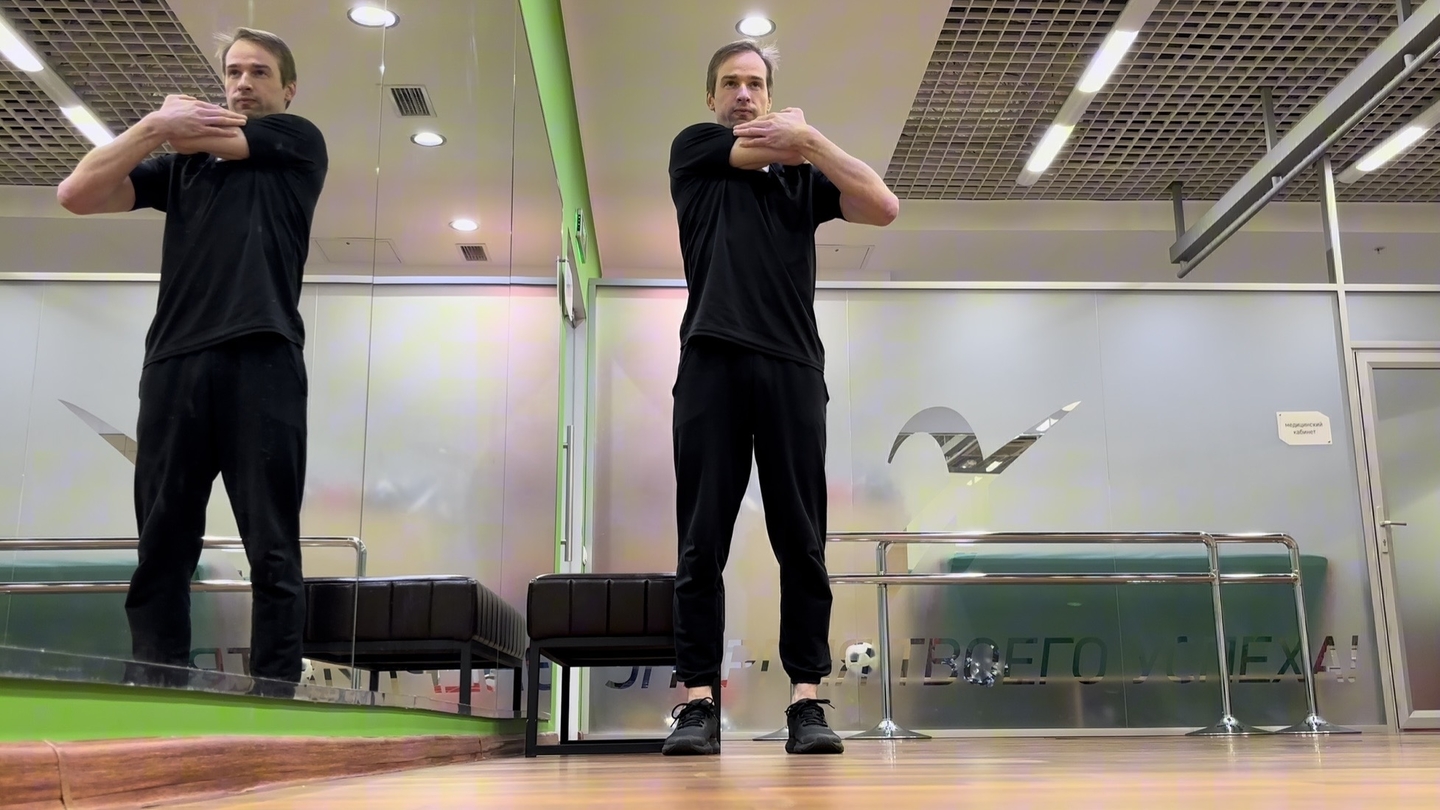 Растягивание латеральной части плеча