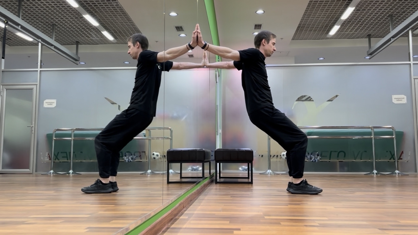 Растягивание передней части плеча и грудных мышц с опорой сзади / разгибание плеча