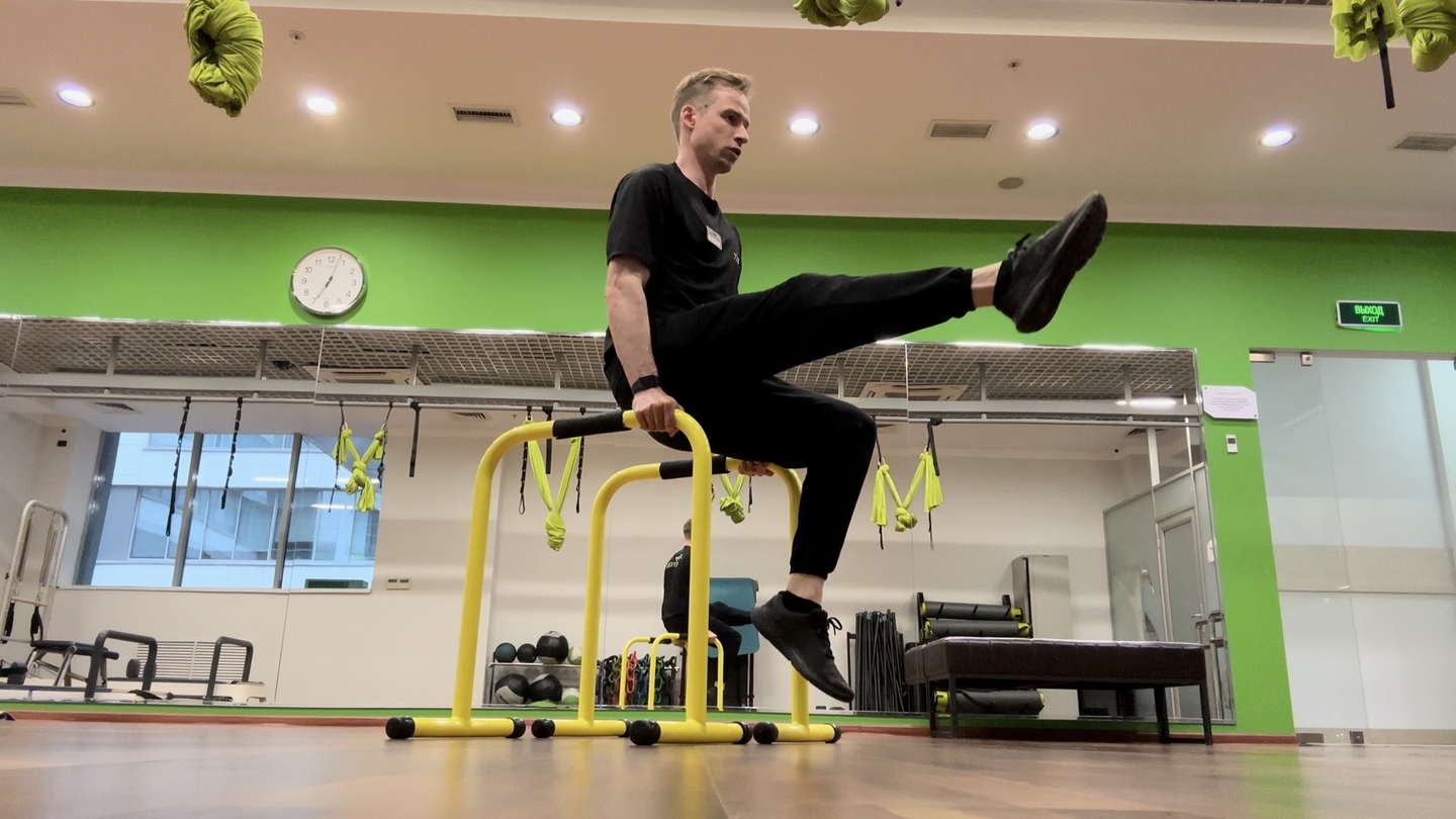 Разгибания голени в L-sit
