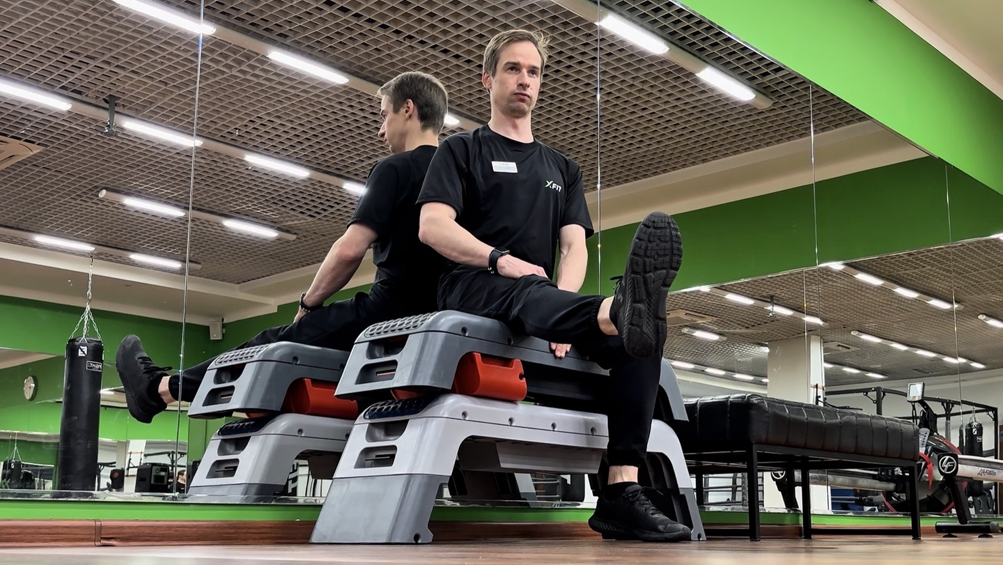 Разгибание колена сидя (при контрактуре разгибания)