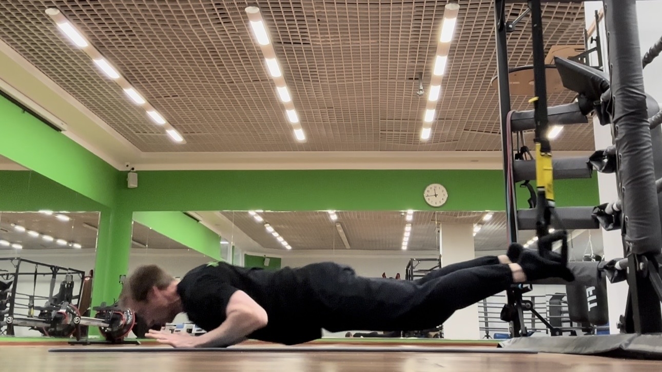 Русские отжимания с ногами в петлях