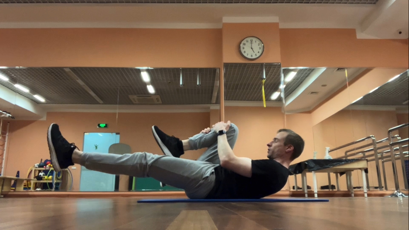 Вытяжение одной ноги (Single leg Stretch)