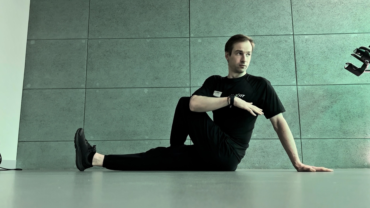 Половинная поза царя рыб (Ардха матсьендрасана)