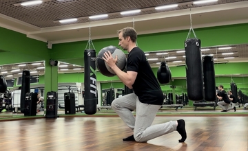 ВЫПАДЫ НАЗАД С ГАНТЕЛЯМИ/МЕДБОЛОМ/ШТАНГОЙ СИММЕТРИЧНО