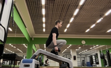 Полные приседания на доске 30°