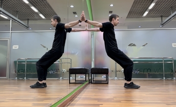 Растягивание передней части плеча и грудных мышц с опорой сзади / разгибание плеча