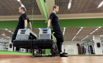 Растяжка квадрицепса стоя с опорой стопой