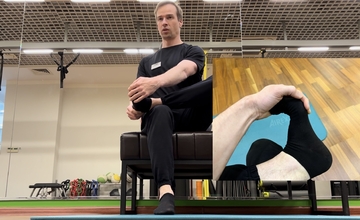 1 Растяжка подошвенного свода стопы и сгибателей пальцев стопы сидя нога на ногу