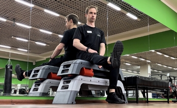 Разгибание колена сидя (при контрактуре разгибания)