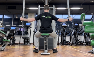 Разведение рук в тренажёре "Пэк-дек" (Бабочка) / Обратный Пек Дек