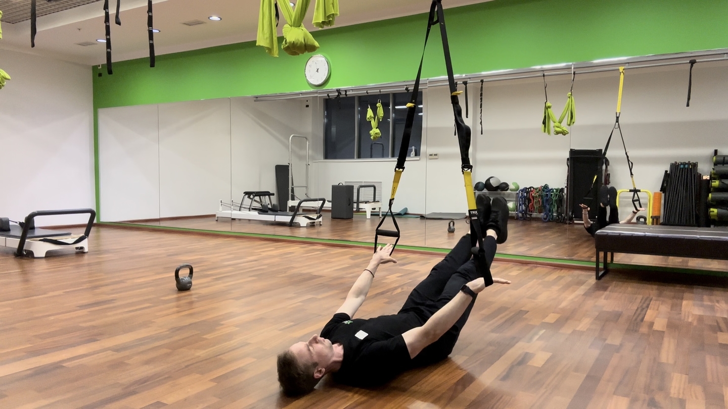 TRX Поднятие ног (с поворотом) / TRX Oblique Leg Raise