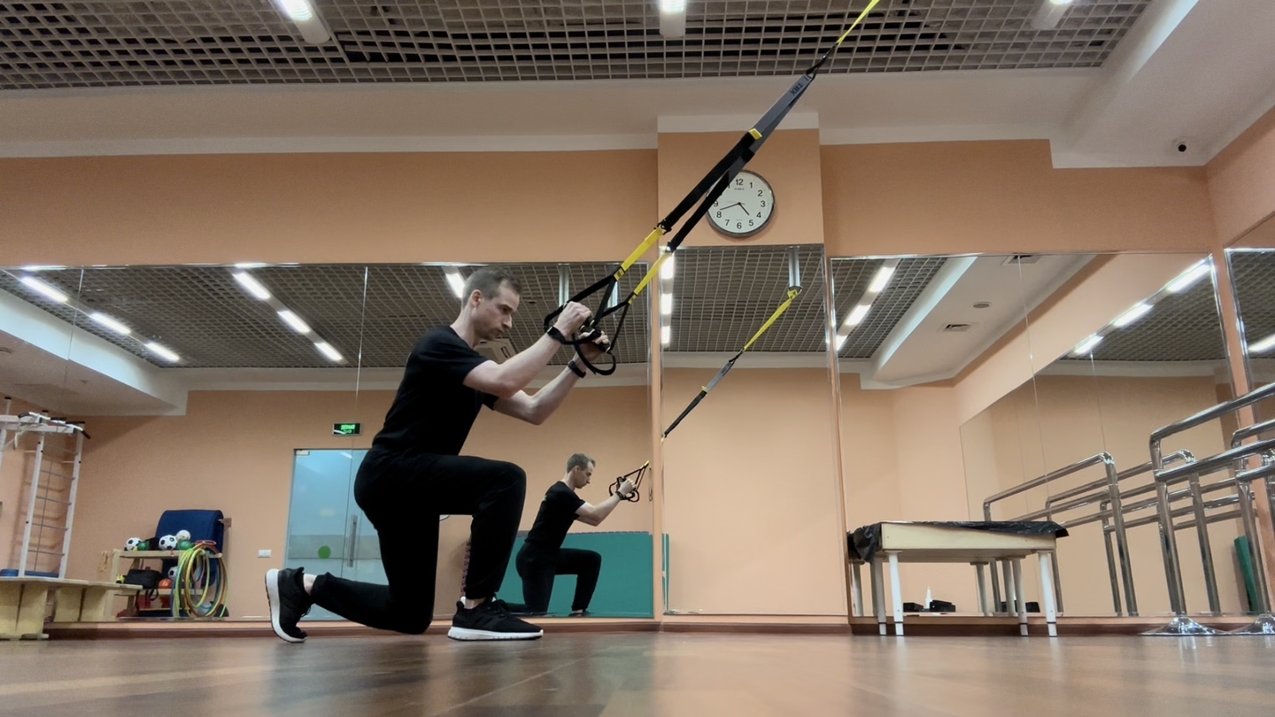 TRX – Выпад с шагом назад / TRX Step Back Lunge/TRX Assisted Lunge