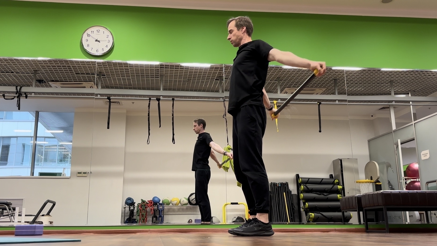 Циркумдукция сзади