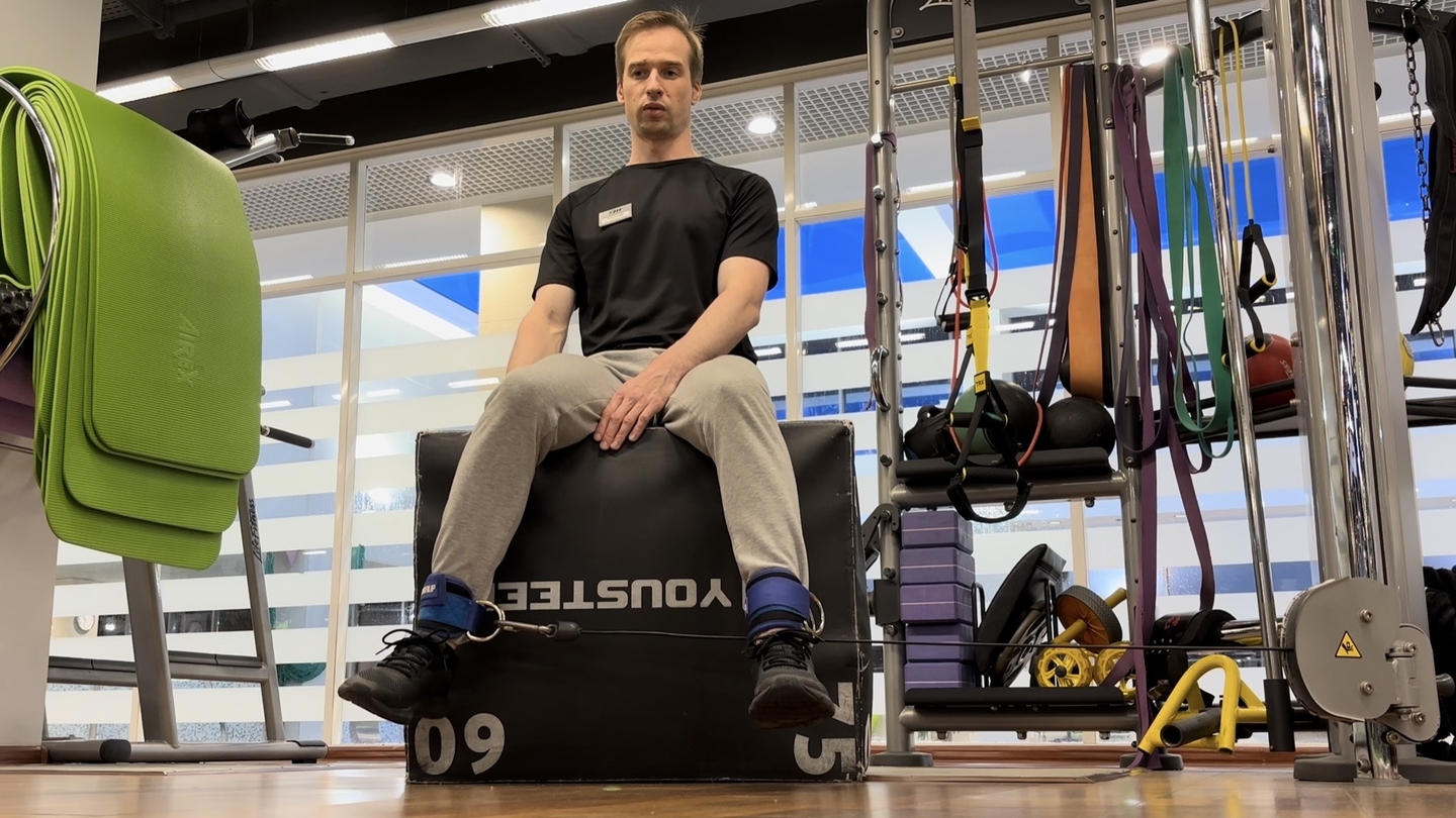 Внутреннее вращение бедра сидя с бэндом/тросом/амортизатором